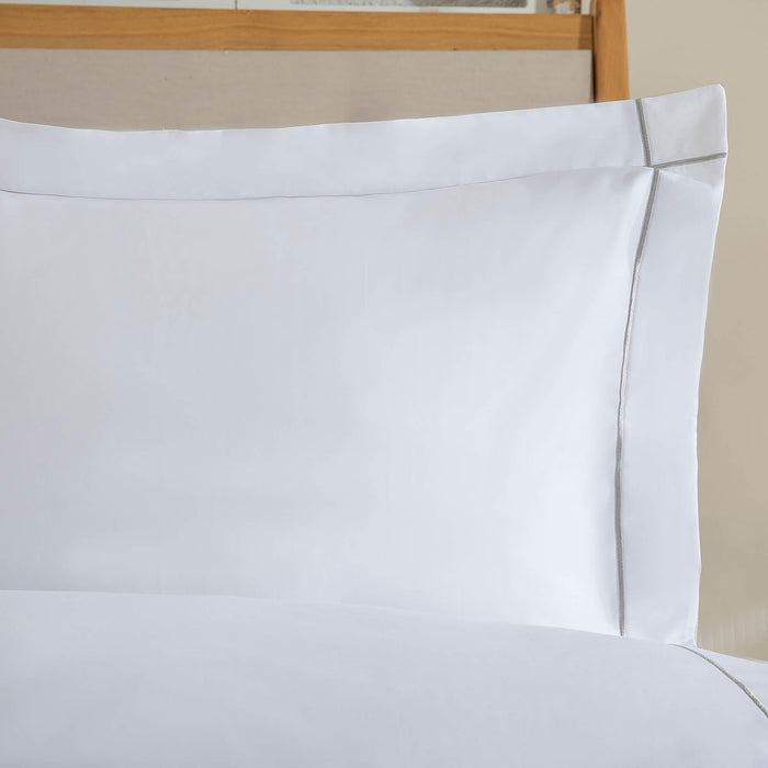 Falicia Duvet Cover Set 90x92 inch White