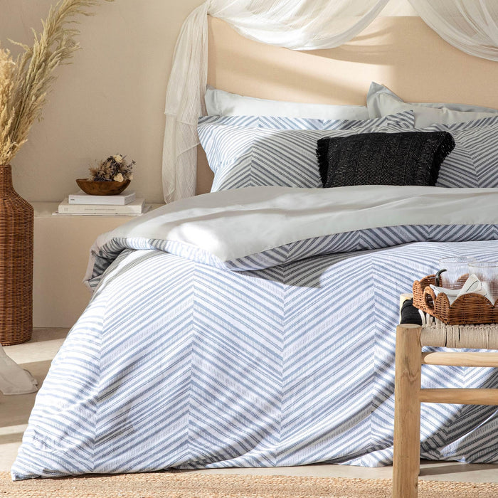 Lorenza Duvet Cover Set 90x92 inch Marine Blue / Soft Blue